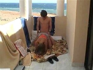 Neuken op vakantie op het balkon