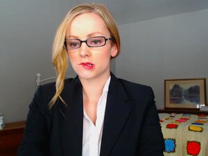 Erlebe, wie sich ihr Bauch ausdehnt und vor Verlangen pocht. Dieses