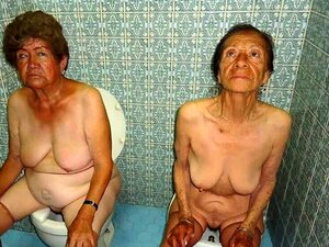 DEUTSCHE COSPLAY-PORNOSTAR JACKY ÜBERRASCHT TYPEN MIT GRUPPENSEX