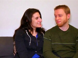 Amateur-Swinger lassen in einer Orgie locker. Amateur-Swinger lösen