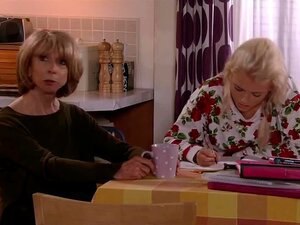 TINA SIEHT VERDAMMT FIT AUS WIE EINE VERDAMMTE