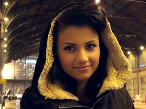 Echtes tschechisches Amateurmädchen wurde am Bahnhof abgeholt und von