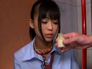 Chika Ishihara leckt einen harten Schwanz