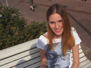 Süße verführt einen gutaussehenden Agenten bei einem Casting, um