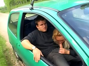 Француска зрела жена се јебе анално у