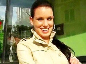 Schüchterne echte Amateur-Euro-Süße lutscht und reitet Schwänze in