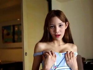 Thailändische Ladyboy bläst und erlebt harten, ungeschützten Fick