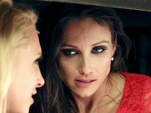 Isotissinen les beibi pillu nuollaan upean tyttöystävän toimesta.