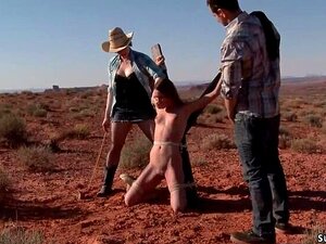 Anhalterin gefesselt und in der Wüste gefickt