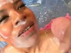 Riesige Gesichtsbesamung für Latina