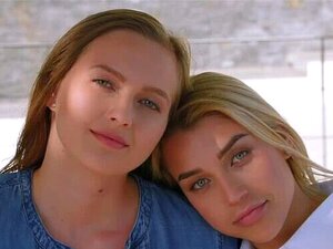 Diese sexy Models wissen wirklich, wie man Urlaub macht. Sehen Sie zu,