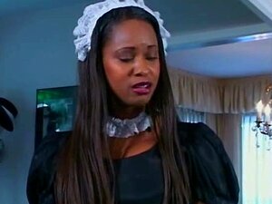 Geile schwarze Dienstmädchen wird gut gefickt