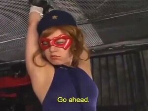 Tulinen aasialainen tyttö