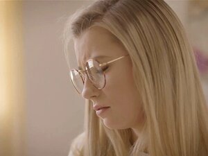 Stiefschwester-Süße und BFF tricksen ihren gemeinen Stiefbruder.