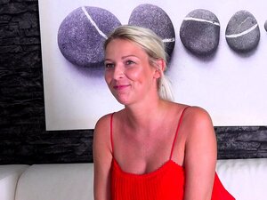 Lady in Rot wird hart im Casting gefickt