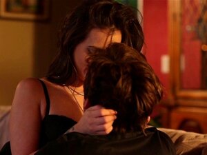 Schöne süße Schwanz reitet leidenschaftlich. Schöne süße Schwanz