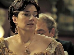 Erlebe die Leidenschaft von Laura Harring in Love in the Time of
