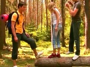 Sie bekommt einen Schwanz für Bisex MMF im Wald!!!. Sie will sehen,