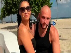 Verzweifelte Süße nackt in der Öffentlichkeit und fickt, um die