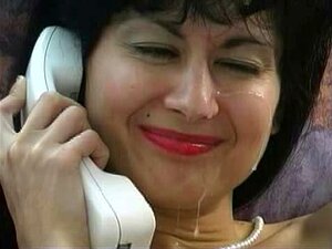 Gal am telefon bekommt ihr gesicht gespoogt