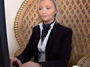 Маћеха коју бих волео да јебем плаву
