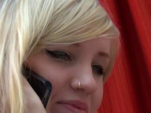 Девојке са запада - Секси плавуша има