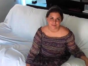 Dicke brünette Amateurin wird hart in den Arsch gefickt, süße