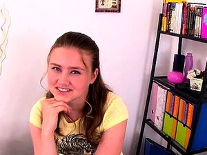 Bewundernswerte Minx Serenity wird von einem Monsterschwanz gefickt