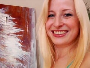 Kira Lake in Sexy Kira Lake Zoals Zuigende Sokken Video. Hete blonde