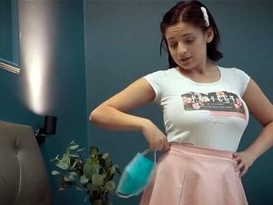 Große natürliche Titten Süße wird von Opa gefickt