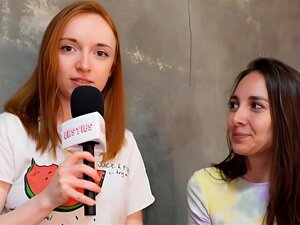 Беба Ана игра игру како би пронашла