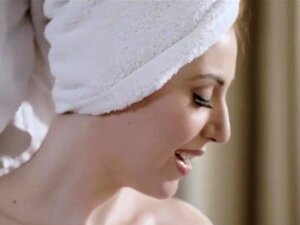 Büstenhafte rothaarige Stiefmutter Lauren Phillips wird von einem