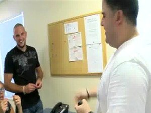 Huora saa maksaa ja nauha seksiä 17