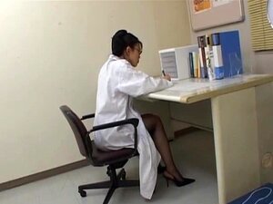 Infirmière incroyable est une chaude mature partie 1