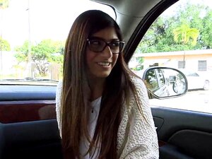 Die dreckige Latina Mia Khalifa wird durchgeknallt. Dicker schwarzer