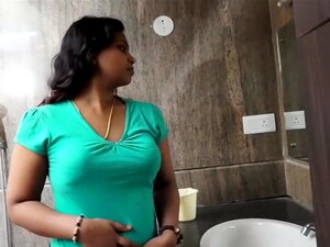 Geile Bhabhi Im Badezimmer, Softcore-Video von geiler indischer Bhabhi