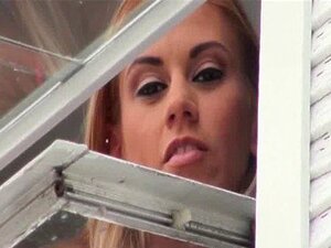 Spionage auf meiner heißen blonden Nachbarin Coco Blue.1