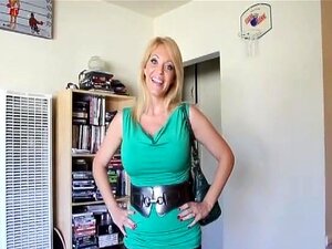 Сисата врућа жена MILF дрка