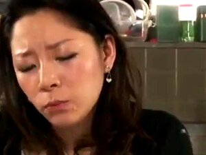 Schau zu, wie Mutter Sohn und alten Mann jetzt fickt! - Mutter E Sohn,