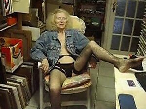 Josee genießt einen schmutzigen Fick, der schmutzig ist