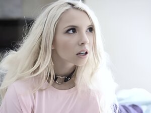 Rebel Süße bekommt eine Fickstrafe von ihrem Stiefvater. Die Rebel