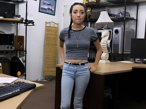 Beobachte, wie die verführerische Schülerin Kiley Jay den